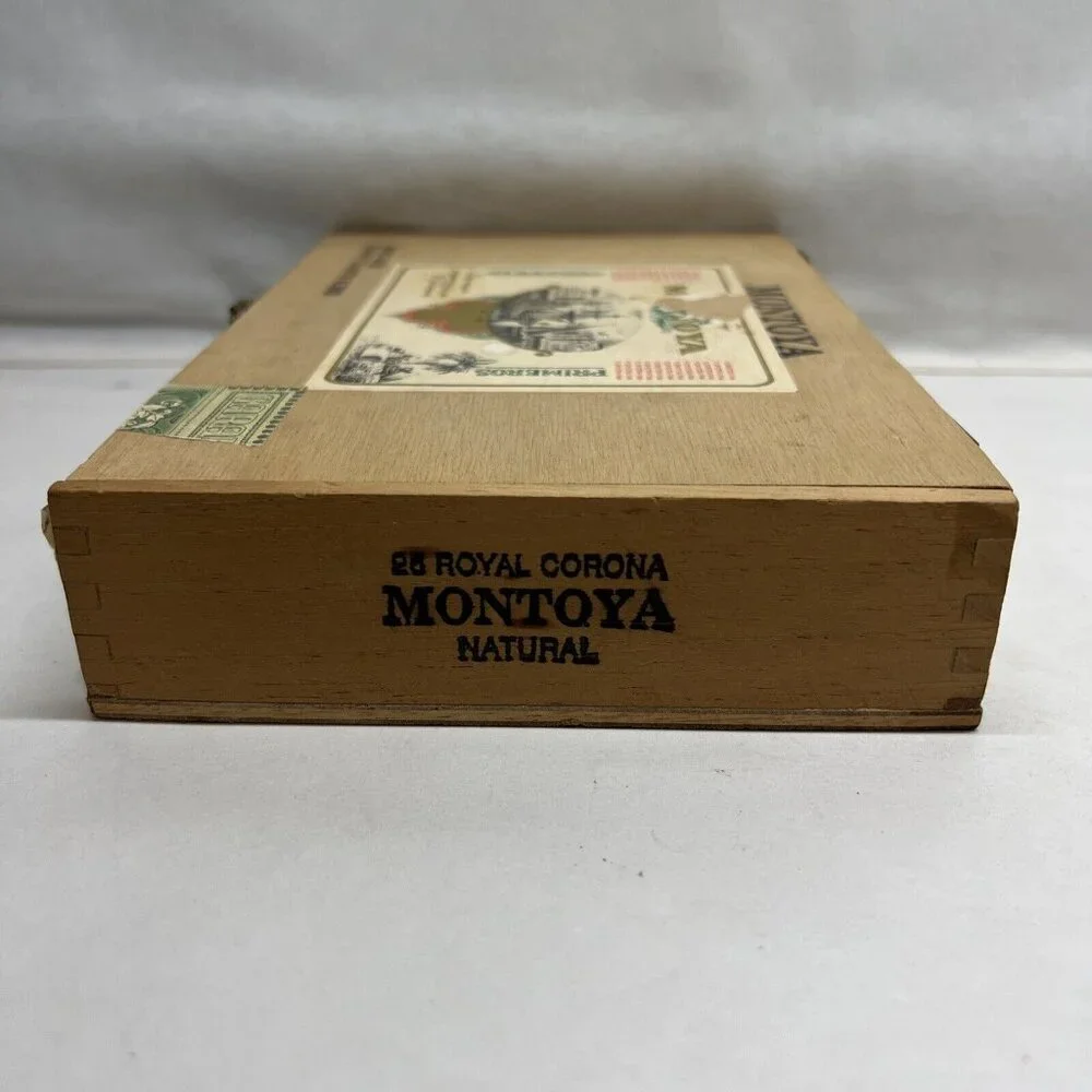 MONTOYA ROYAL CORONA WOODEN CIGAR BOX HAND MADE CANARY ISLAND BLEND